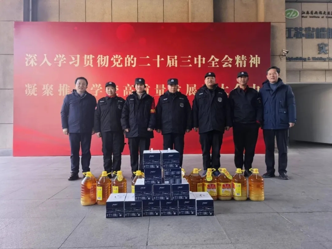校領導看望慰問春節(jié)校園值班值守人員