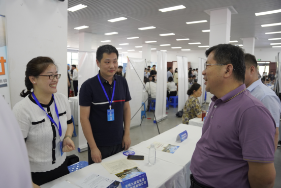 職業(yè)教育活動周|學(xué)校組織學(xué)生參加2025年無錫市職業(yè)院校畢業(yè)生專場招聘會?