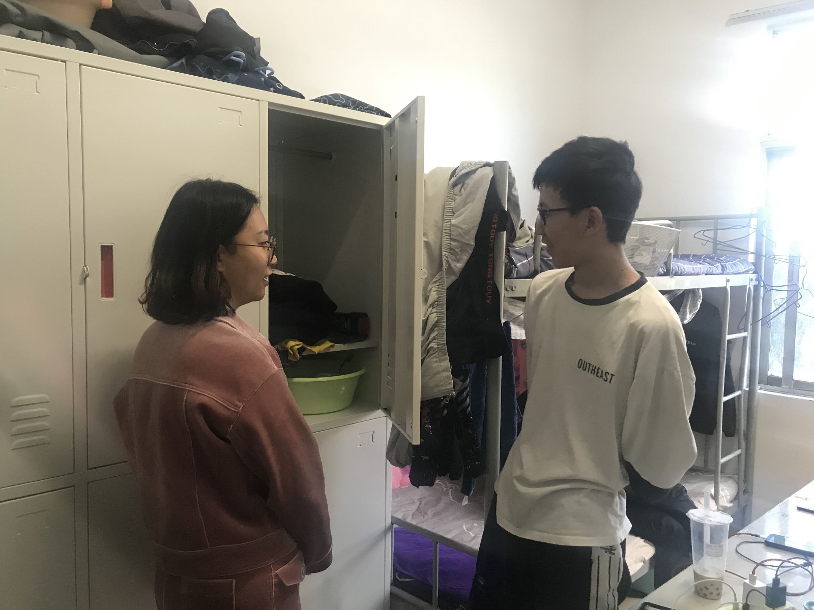 電工電子黨支部“不忘初心、牢記使命” 主題教育————開展志愿服務(wù)活動(dòng)，為群眾辦實(shí)事辦好事