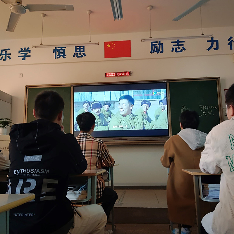 學(xué)習(xí)雷鋒精神，弘揚時代新風(fēng)