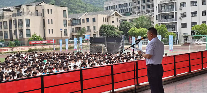消防演練進(jìn)校園 安全教育護(hù)成長(zhǎng)