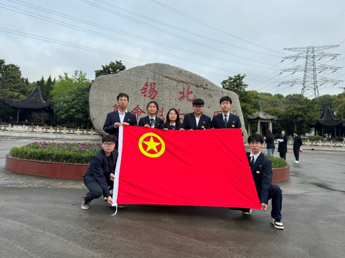 汽車工程學院團員代表參加“清明祭英烈共筑中華魂”主題團日活動