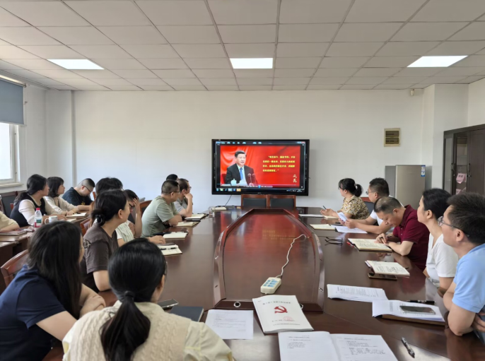 汽車工程學院黨總支理論學習中心組第6次（擴大）學習會 暨期末教職工大會順利召開