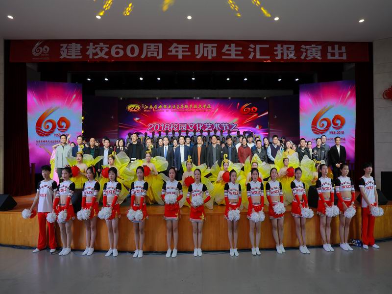 調(diào)整大小 領(lǐng)導(dǎo)、嘉賓和演員合影.jpg