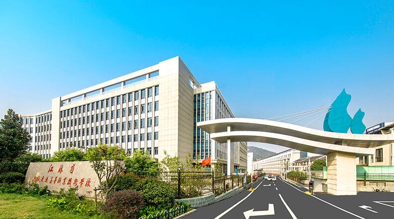 我校青年志愿者為學校2021屆畢業(yè)生雙選會增色添彩